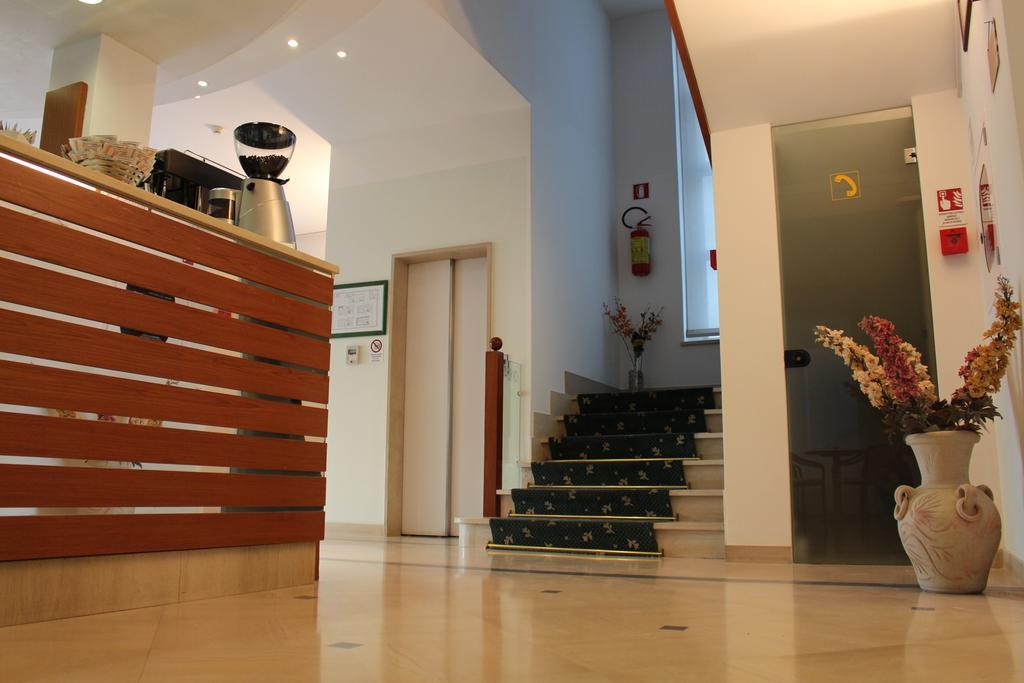Hotel Massimo Риччоне Экстерьер фото
